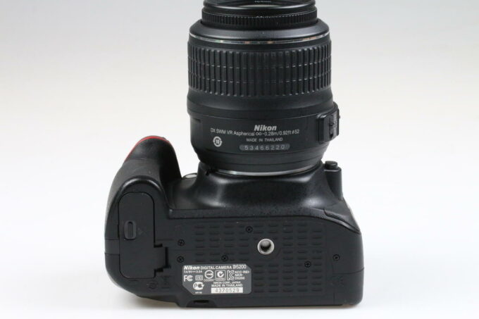 Nikon D5200 mit AF-S DX 18-55mm f/3,5-5,6 G VR II - #4370529