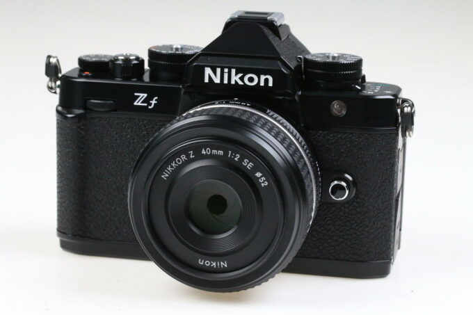 Nikon Z f + Z 40mm 2,0 SE Schwarz / Demogerät - #6009909