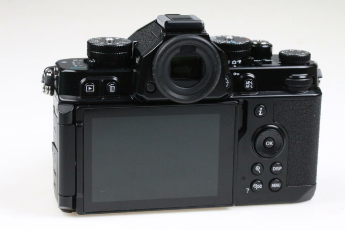 Nikon Z f + Z 40mm 2,0 SE Schwarz / Demogerät - #6009909