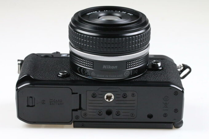 Nikon Z f + Z 40mm 2,0 SE Schwarz / Demogerät - #6009909