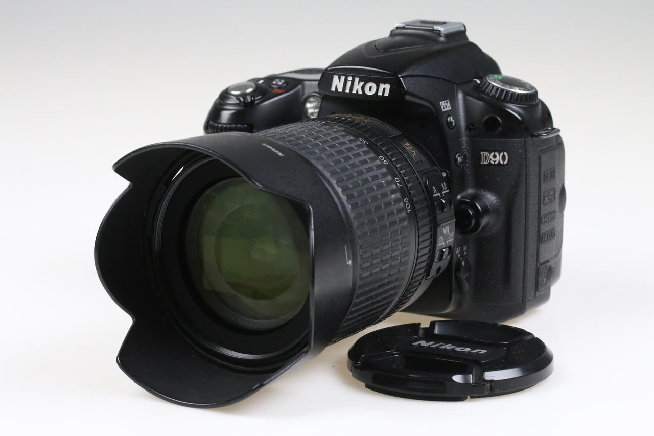 Nikon D90 mit AF-S DX 18-105mm f/3,5-5,6 G ED VR - #6801861