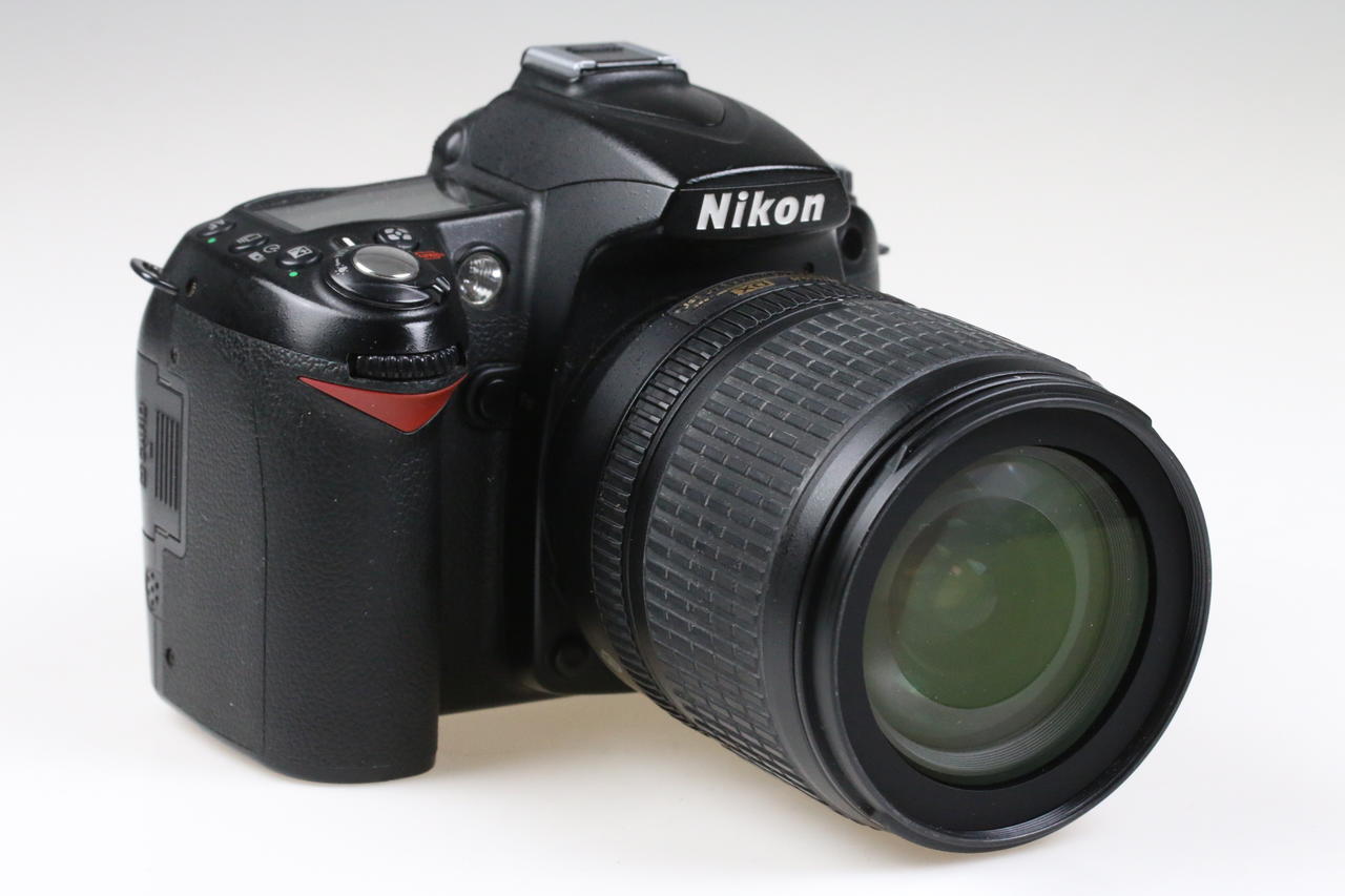 Nikon D90 mit AF-S DX 18-105mm f/3,5-5,6 G ED VR - #6801861