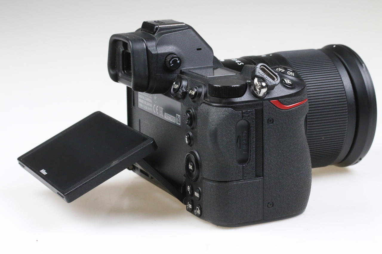 Nikon Z 6 mit Z 24-70mm f/4,0 S - #6022490