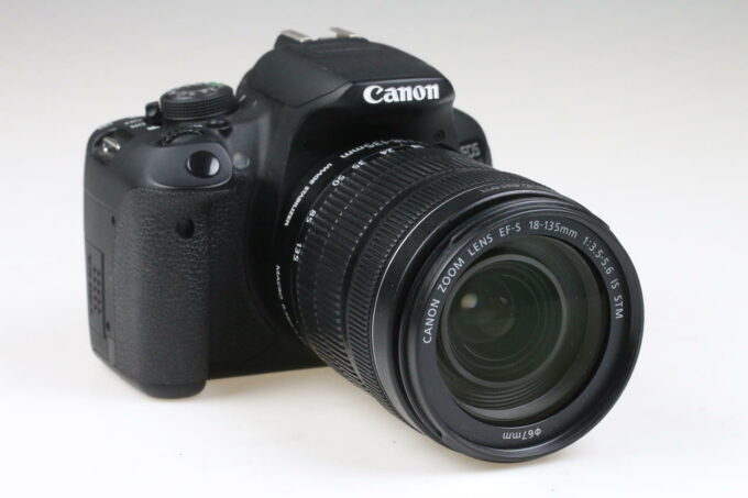 Canon EOS 700D mit EF-S 18-135mm f/3,5-5,6 IS STM - #06031018202