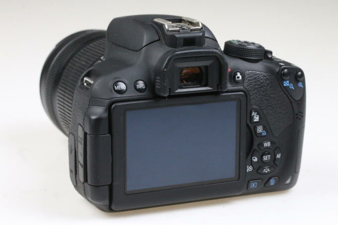 Canon EOS 700D mit EF-S 18-135mm f/3,5-5,6 IS STM - #06031018202