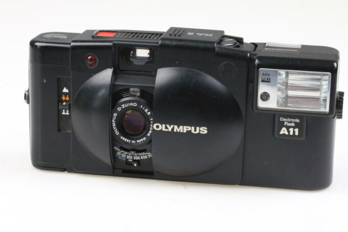 Olympus XA 2 mit A11 Blitz