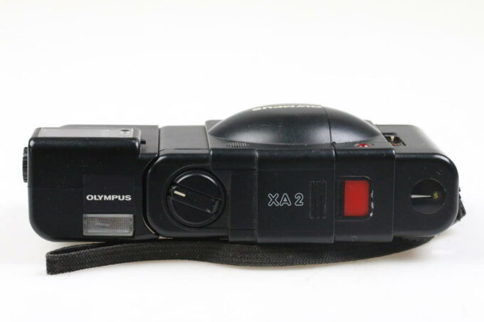 Olympus XA 2 mit A11 Blitz