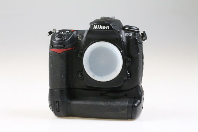 Nikon D300 Gehäuse mit Zubehörpaket - #4118274