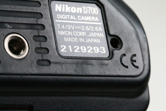 Nikon D700 Gehäuse mit Zubehörpaket - #2129293