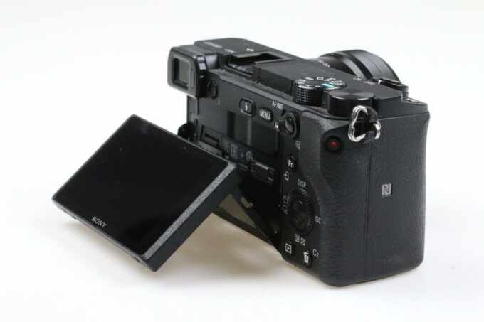 Sony Alpha 6400 mit E PZ 16-50mm OSS - #3928041