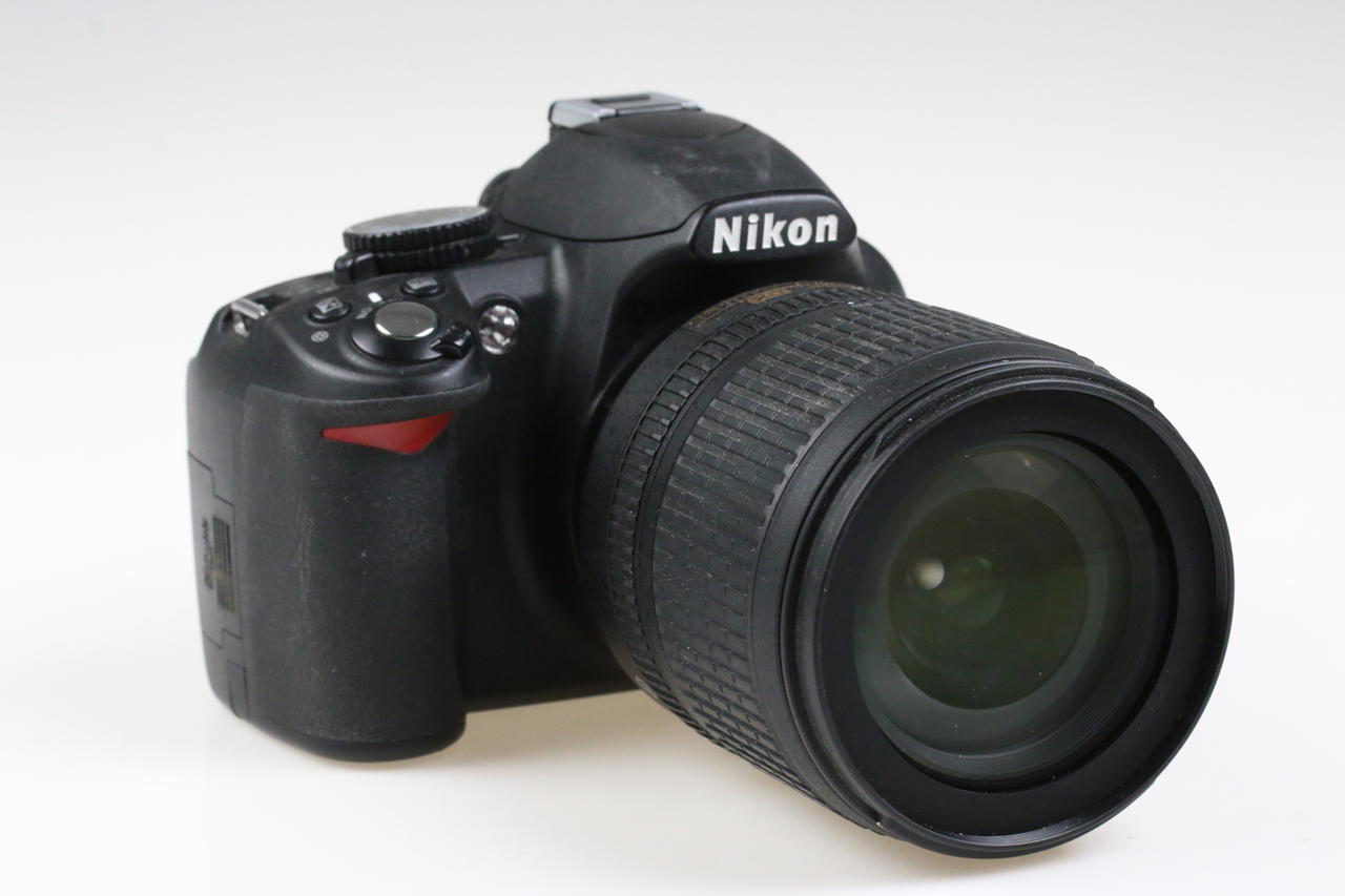 Nikon D3100 mit AF-S DX 18-105mm f/3,5-5,6 VR - #7595320 - Image 2