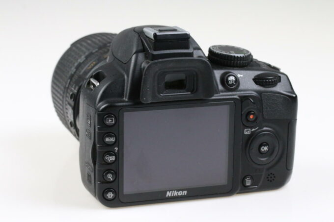 Nikon D3100 mit AF-S DX 18-105mm f/3,5-5,6 VR - #7595320