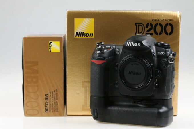 Nikon D200 Gehäuse mit Zubehörpaket - #4106957