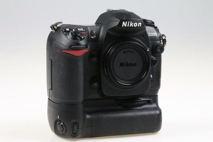 Nikon D200 Gehäuse mit Zubehörpaket - #4106957