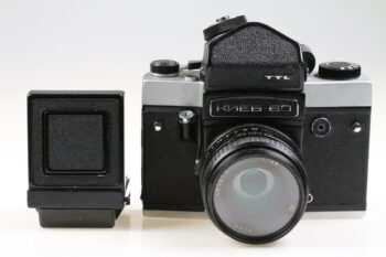 Arsenal Kiev-60 TTL 80mm f/2,8 / Lichtschacht und Prismensucher - #9402996