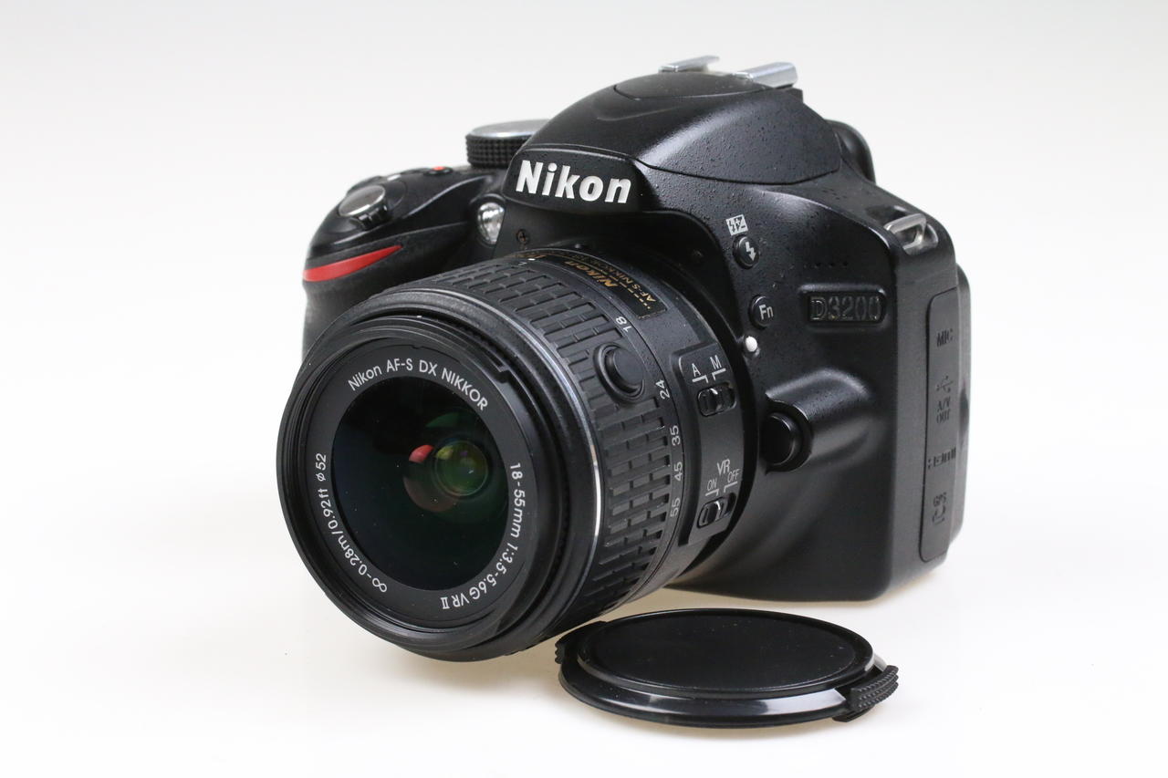 Nikon D3200 mit AF-S DX 18-55mm f/3,5-5,6 G VR II - #7492920