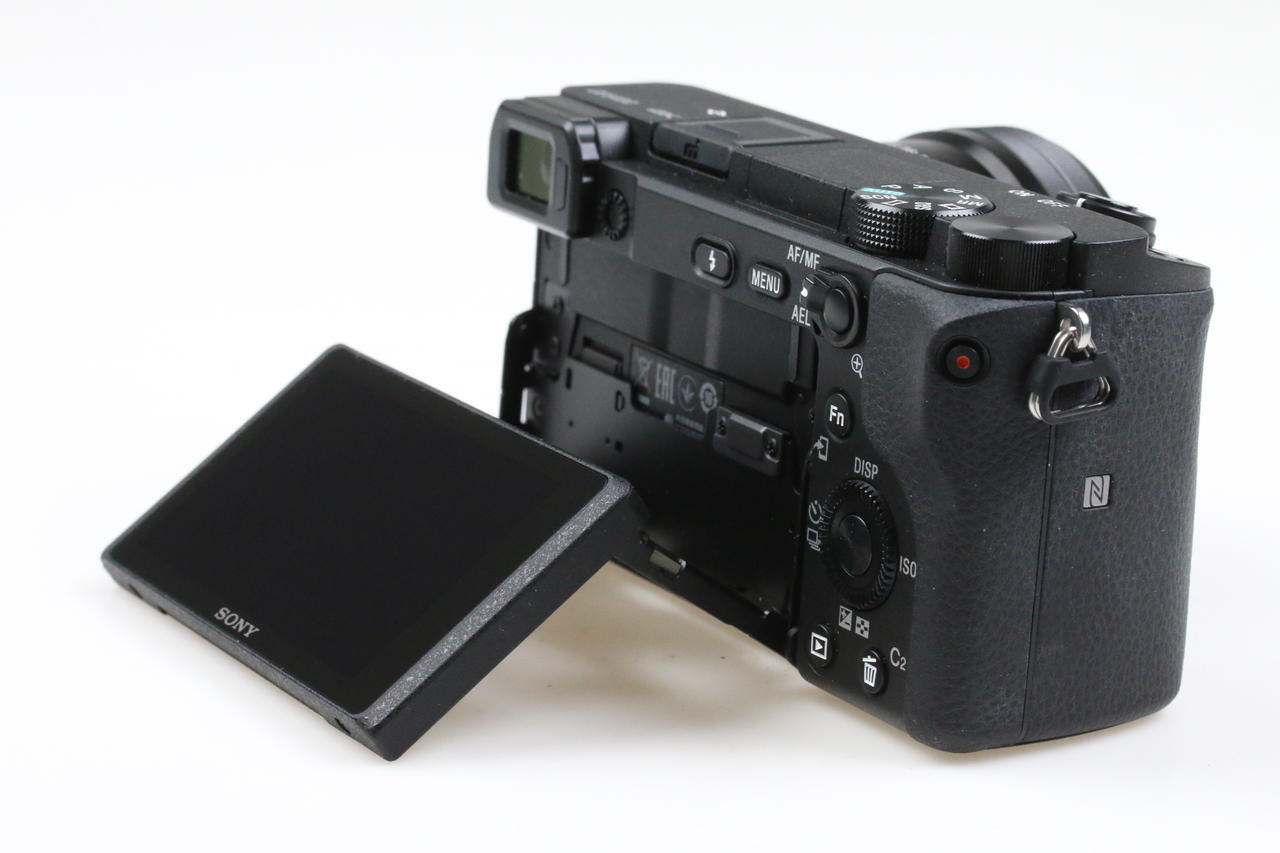 Sony Alpha 6400 mit E PZ 16-50mm OSS - #3952887