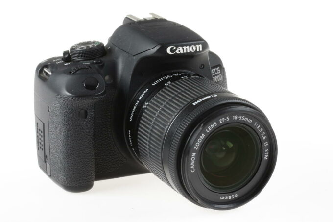 Canon EOS 700D mit EF-S 18-55mm f/3,5-5,6 IS STM - #403075025785