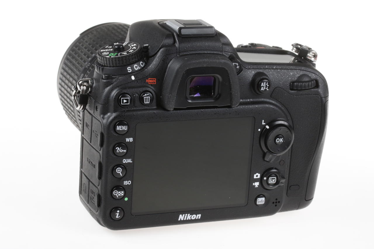 Nikon D7100 mit AF-S DX 18-105mm f/3,5-5,6 VR - #4508372