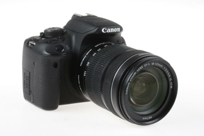 Canon EOS 700D mit EF-S 18-55mm f/3,5-5,6 IS STM - #363075046553