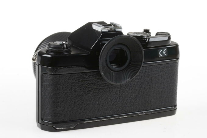 Yashica FX-3 Super 2000 mit Yashica 35-70mm f/3,5-4,5 - #5500939