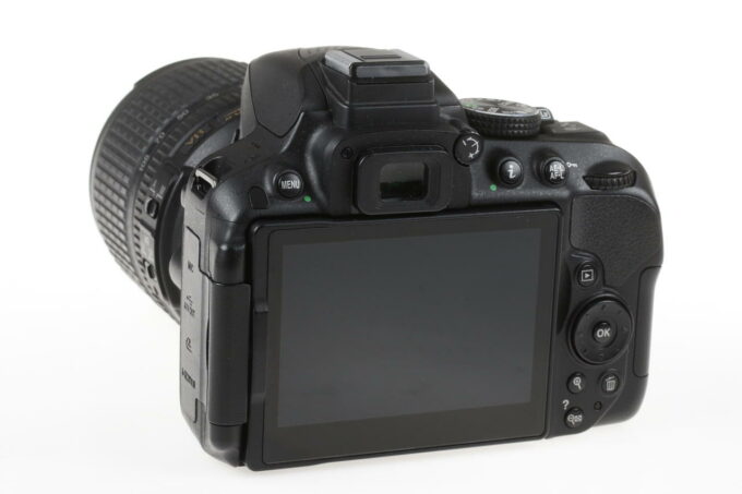 Nikon D5300 mit AF-S DX 18-105mm f/3,5-5,6 VR II - #4408744