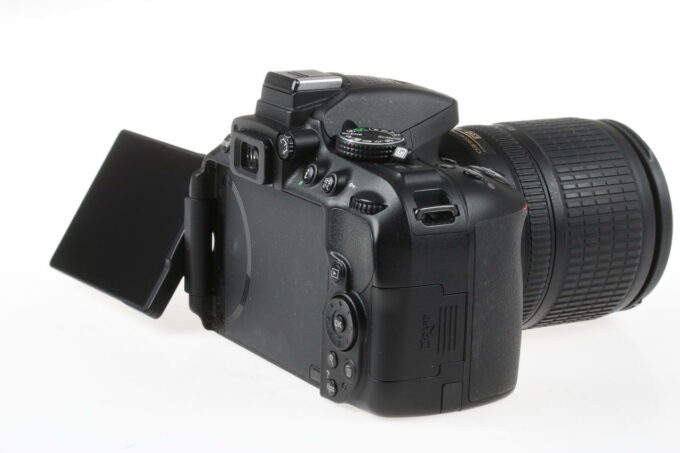 Nikon D5300 mit AF-S DX 18-105mm f/3,5-5,6 VR II - #4408744