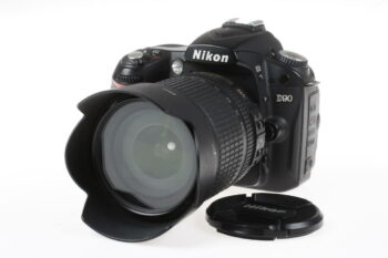 Nikon D90 mit AF-S DX 18-105mm f/3,5-5,6 G ED VR - #6223672