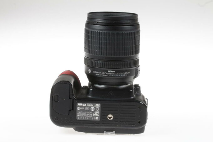 Nikon D90 mit AF-S DX 18-105mm f/3,5-5,6 G ED VR - #6223672