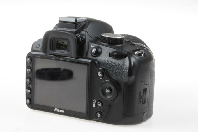 Nikon D3200 mit AF-S DX 18-55mm f/3,5-5,6 G VR - #6011777