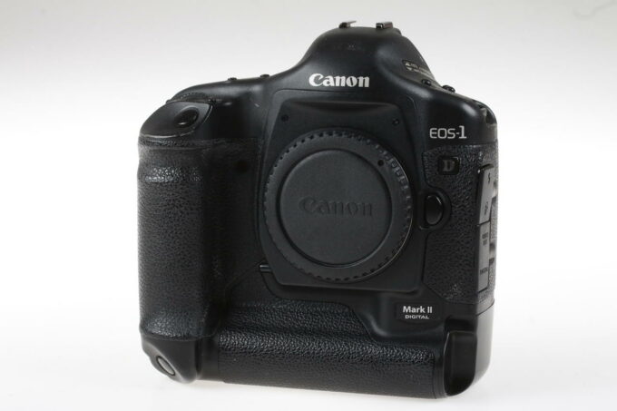 Canon EOS-1D Mark II - #225715 - Image 2