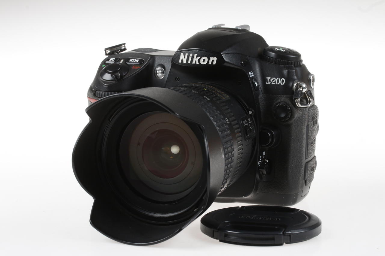 Nikon D200 mit AF-S DX 18-70mm f/3,5-4,5 G ED - #4111318