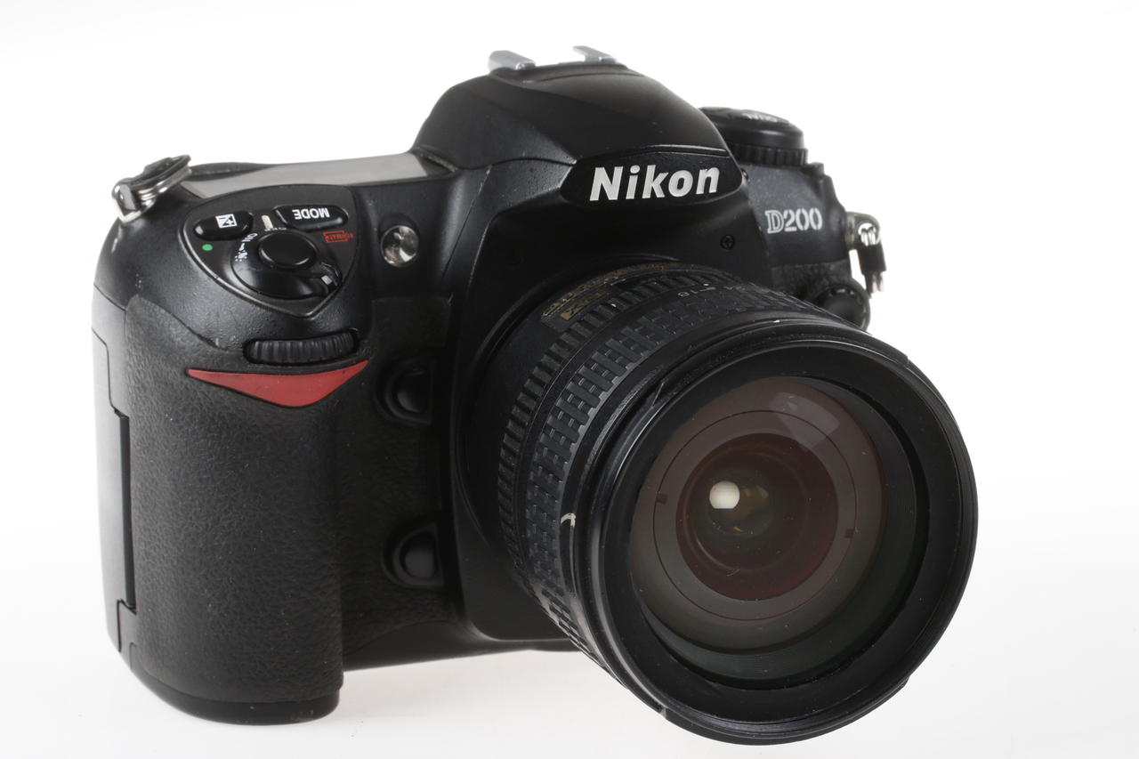 Nikon D200 mit AF-S DX 18-70mm f/3,5-4,5 G ED - #4111318
