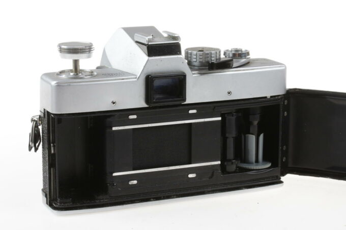 Minolta SR-T 101 mit MC Rokkor PF 50mm f/1,7 - #2056944