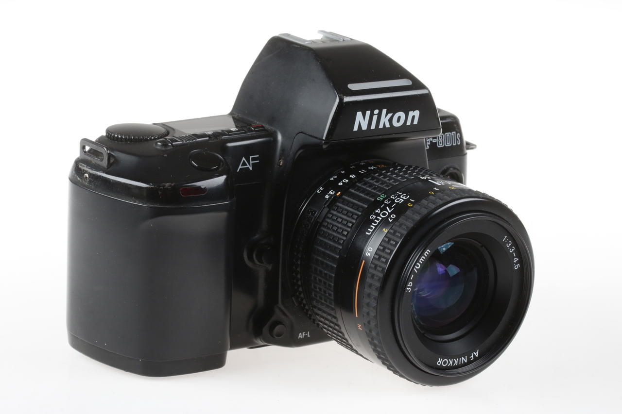 Nikon F-801s mit Nikkor AF 35-70mm f/3,5-4,5 - #3093424