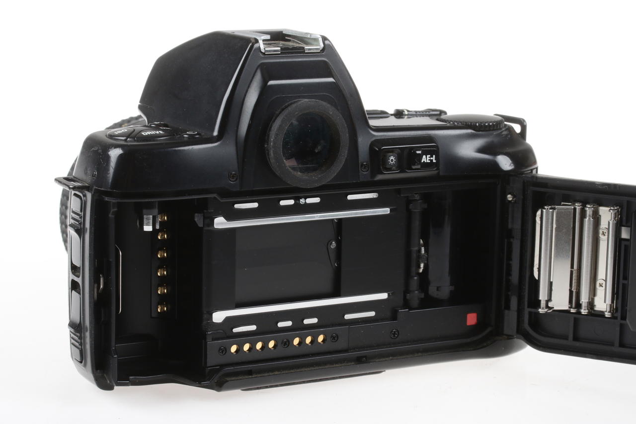 Nikon F-801s mit Nikkor AF 35-70mm f/3,5-4,5 - #3093424