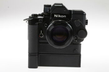 Nikon F2 Gehäuse mit DS-1, MD-3, MB-1 und Nikkor MF 85mm f/1,8 - #7782986