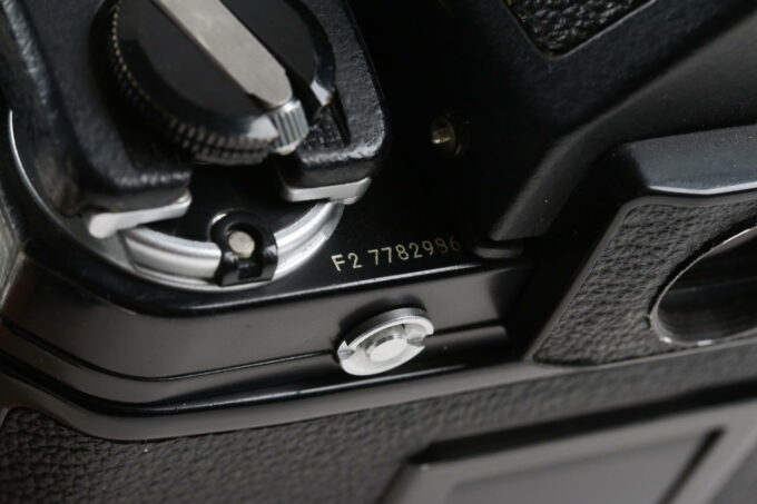 Nikon F2 Gehäuse mit DS-1, MD-3, MB-1 und Nikkor MF 85mm f/1,8 - #7782986