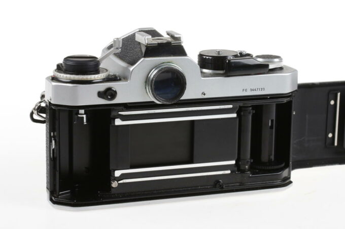 Nikon FE mit 50mm f/1,8 AIS - #3447123