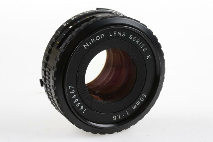 Nikon MF 50mm f/1,8 Serie E - #1495467