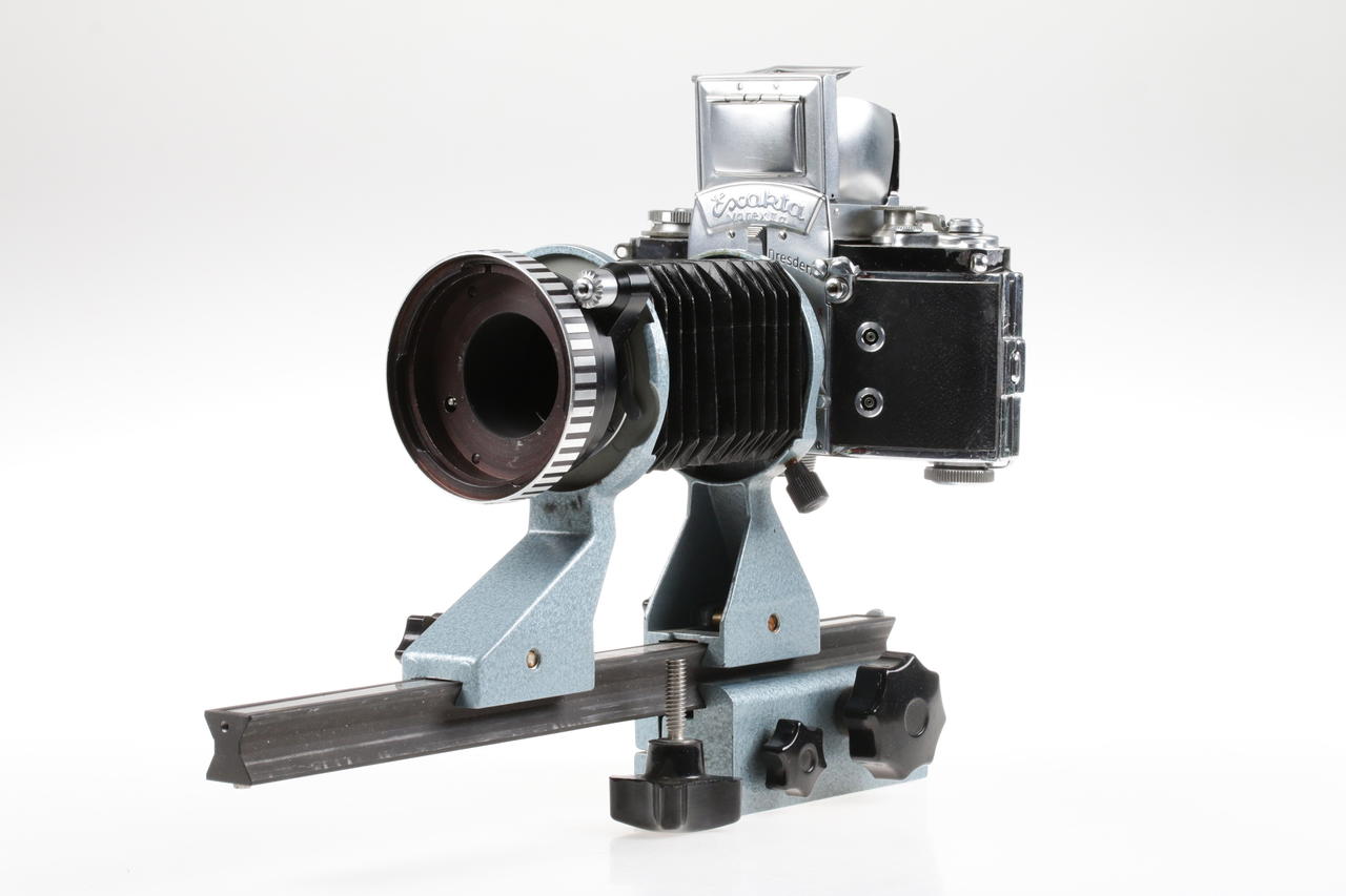 Ihagee Exakta Varex VX IIa Gehäuse mit Balgengerät und Pentacon Six Adapter