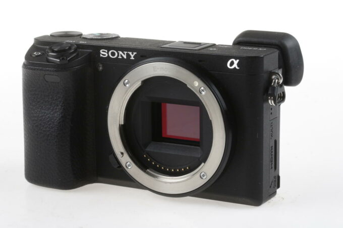 Sony Alpha 6700 Gehäuse mit Griff - #3786221