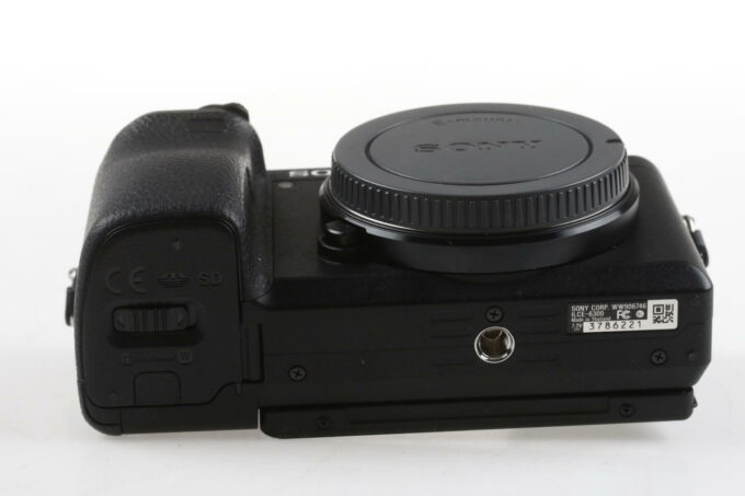 Sony Alpha 6700 Gehäuse mit Griff - #3786221