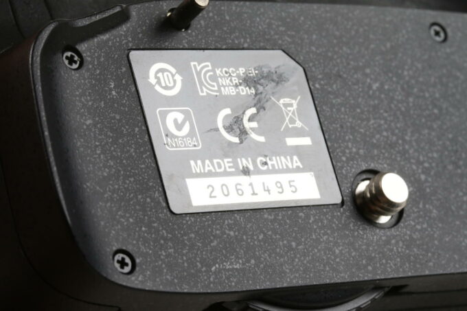 Nikon MB-D14 Batteriegriff für Nikon D6.. Serie - #2061495