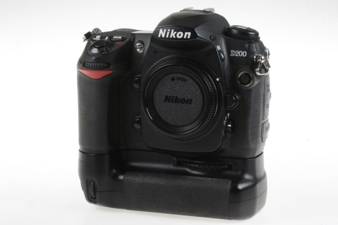 Nikon D200 Gehäuse mit Zubehörpaket - #4109419