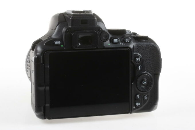 Nikon D5600 mit AF-P Nikkor 18-55mm 3,5-5,6 VR - #6053171