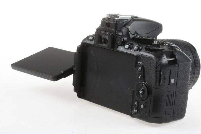 Nikon D5600 mit AF-P Nikkor 18-55mm 3,5-5,6 VR - #6053171