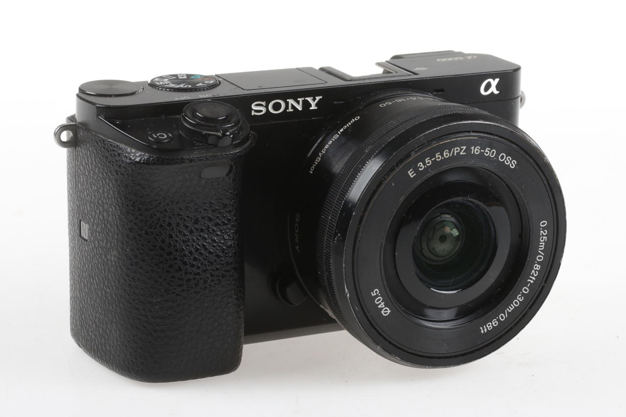 Sony Alpha 6000 mit E PZ 16-50mm OSS - #3975755