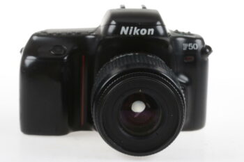 Nikon F50 mit AF 35-80mm f/4,0-5,6 - #2749791