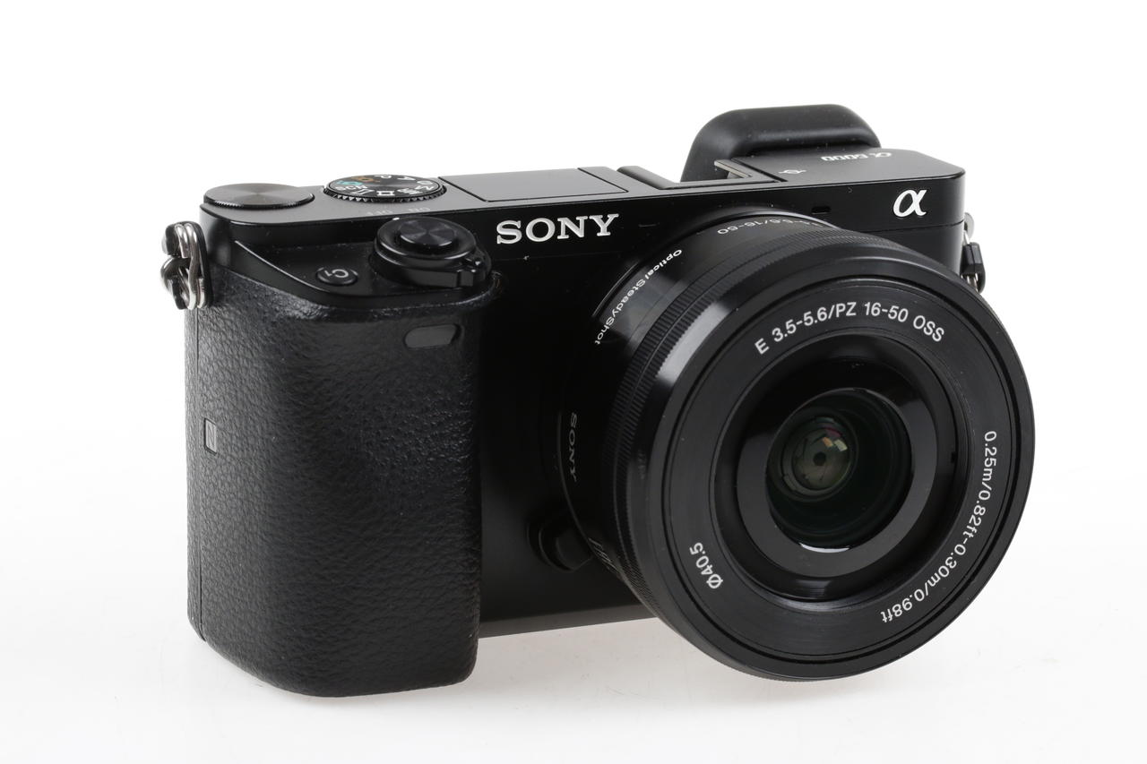 Sony Alpha 6000 mit E PZ 16-50mm OSS - #3941739